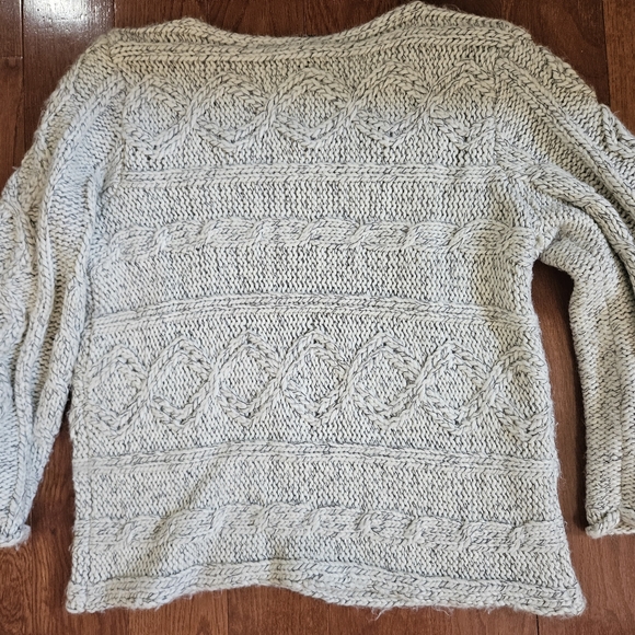 Nomadic Traders bell sleeve cream sweater - Picture 2 of 2